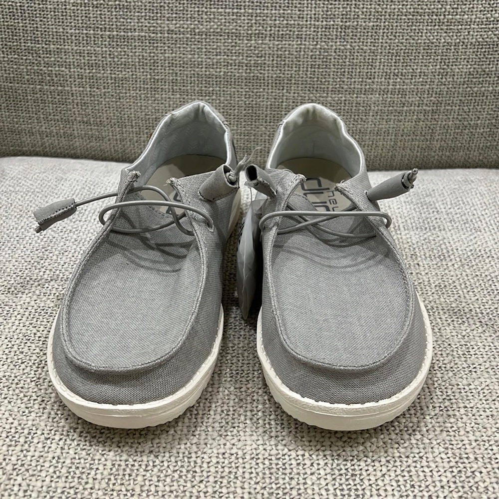 Hey dudes size 6